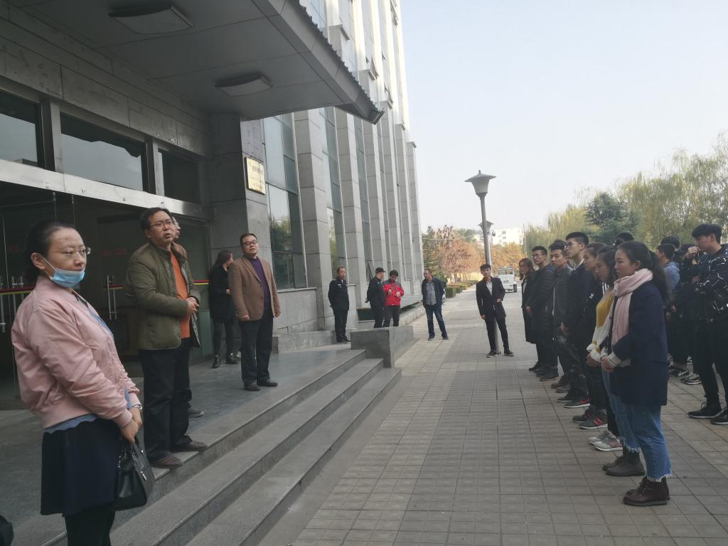 公司党委副书记王银作动员讲话