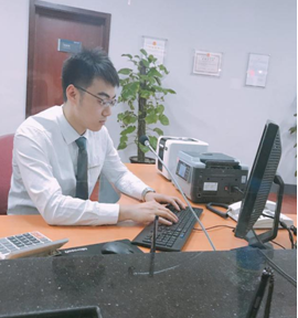 于晓航,毕业于澳门bet356体育在线官网广播电视编导系,在校期间在校园电视台工作,积极参加学校的各类活动,参与多项校园文艺汇演和大型晚会的录制工作。毕业后在锦州银行北京分行工作,工作过程中认真负责,获得了单位领导的一致好评。